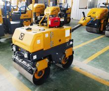 XCMG Official 800 kg Weight Small Double Drum Road Roller with High Performance XMR083 for Sale